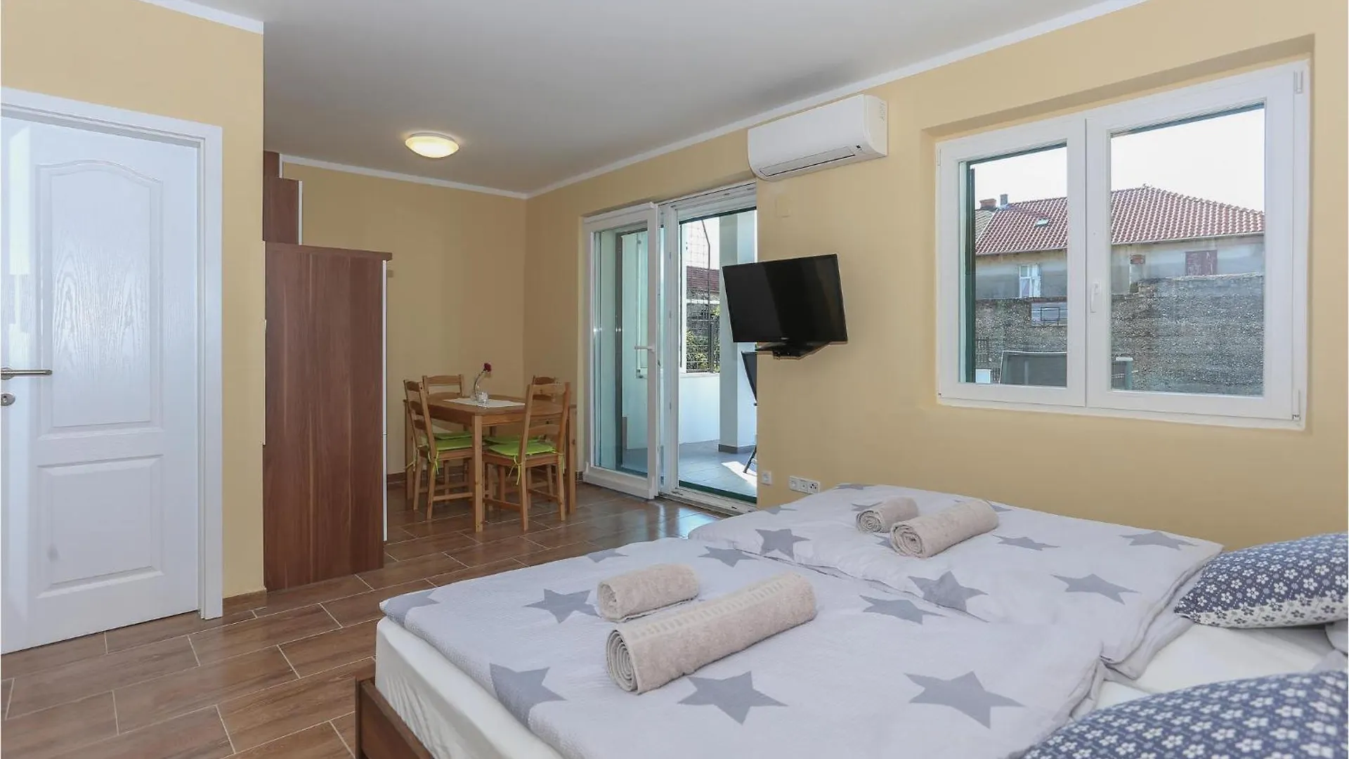 Gorgeous Apartment In Kastel Stari With Wifi Kastela 0*,